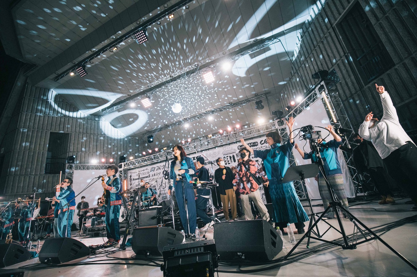 「カクバリズム20周年記念SPECIAL VOL.01」アンコールの様子。（撮影：三浦知也 / 廣田達也）