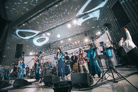 「カクバリズム20周年記念SPECIAL VOL.01」アンコールの様子。（撮影：三浦知也 / 廣田達也）