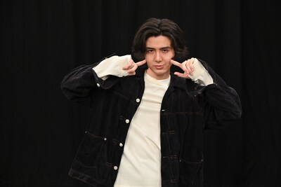 人気画像4位は「藤井風、初冠番組はシソンヌやヒコロヒーと『新しい扉を叩き割ってます』」より、藤井風。