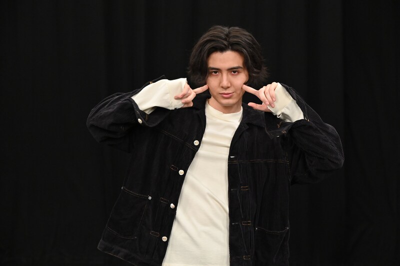 人気画像4位は「藤井風、初冠番組はシソンヌやヒコロヒーと『新しい扉を叩き割ってます』」より、藤井風。