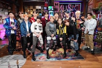 左から田中圭、INI、千葉雄大。(c)日本テレビ