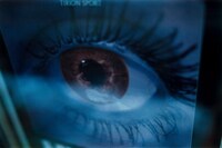 渋谷慶一郎「ATAK025 xxxHOLiC」ジャケット使用写真（Photo by Mika Ninagawa）