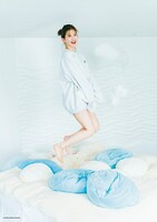 渡邉理佐「抱きしめたくなる瞬間」特典ポスターBパターン