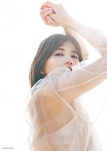 渡邉理佐「抱きしめたくなる瞬間」特典ポスターCパターン