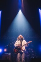 谷口鮪（Vo, G）（撮影：ハタサトシ）