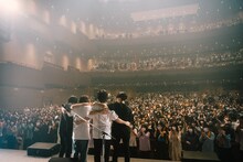 KANA-BOON「KANA-BOON presents『Honey & Darling』-Tokyo Honey, Osaka Darling-」の東京・LINE CUBE SHIBUYA（渋谷公会堂）公演の様子。（撮影：ハタサトシ）