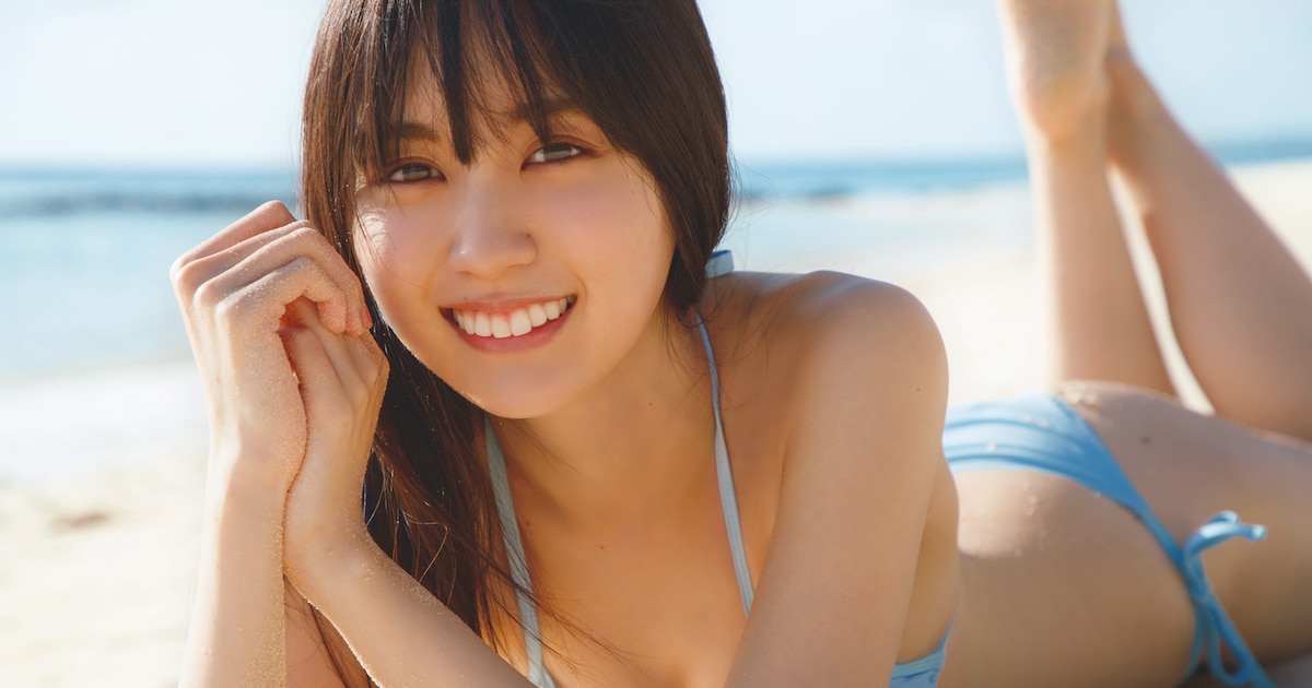 乃木坂46賀喜遥香、水色ビキニで砂浜に寝そべる初の水着カット - 音楽 