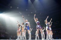虹のコンキスタドール「Over the RAINBOW～なんたってアイドルなんですっ!!～ in 日本武道館」の様子。