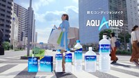 「アクエリアス」の新テレビCM「飲むコンディションメイク アクエリアス」編より。