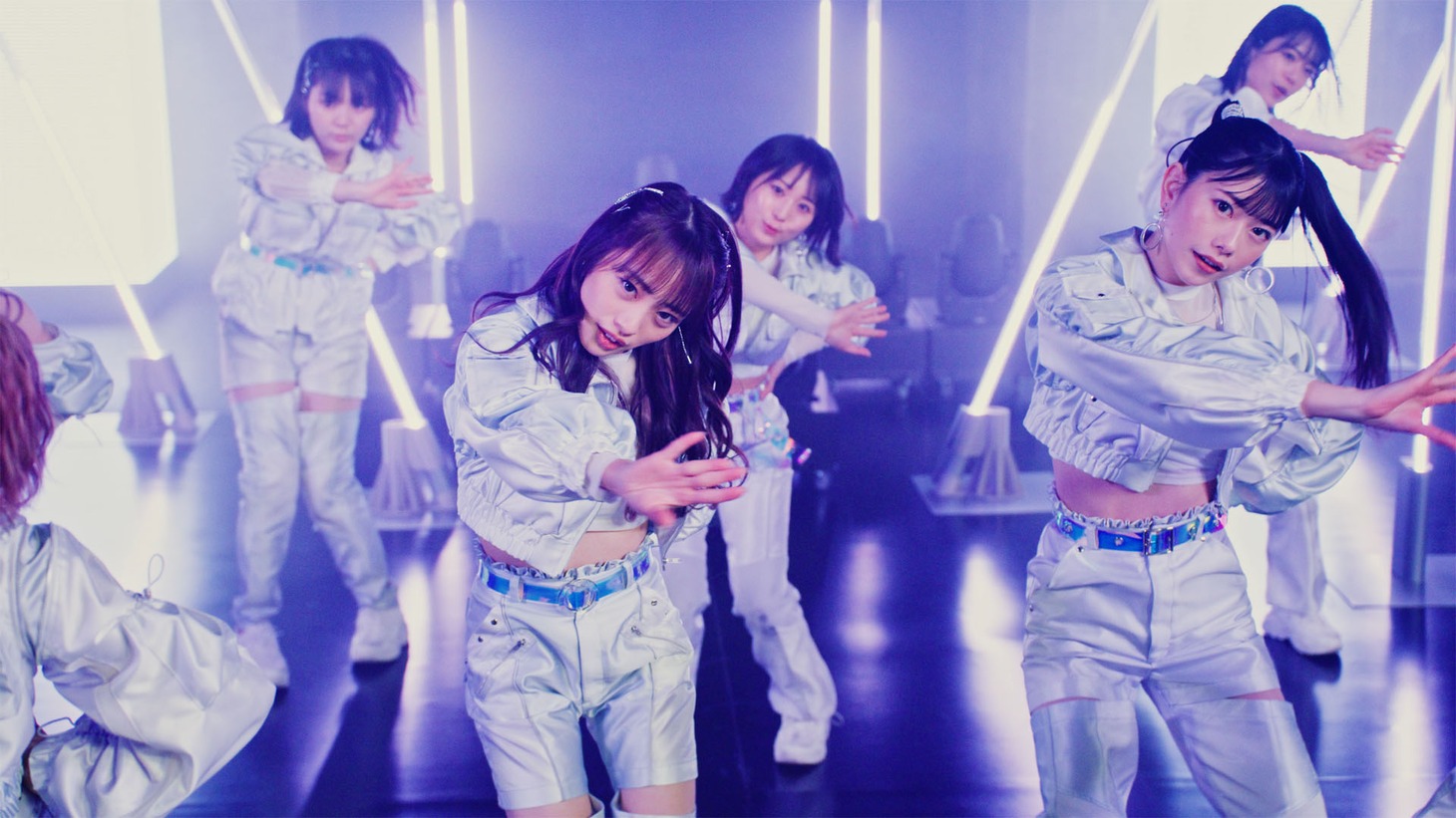 AKB48「元カレです」ミュージックビデオより。(c)AKB48/ キングレコード