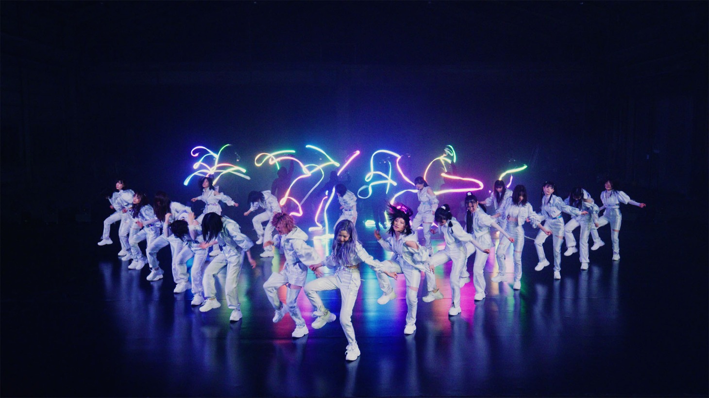 AKB48「元カレです」ミュージックビデオより。(c)AKB48/ キングレコード