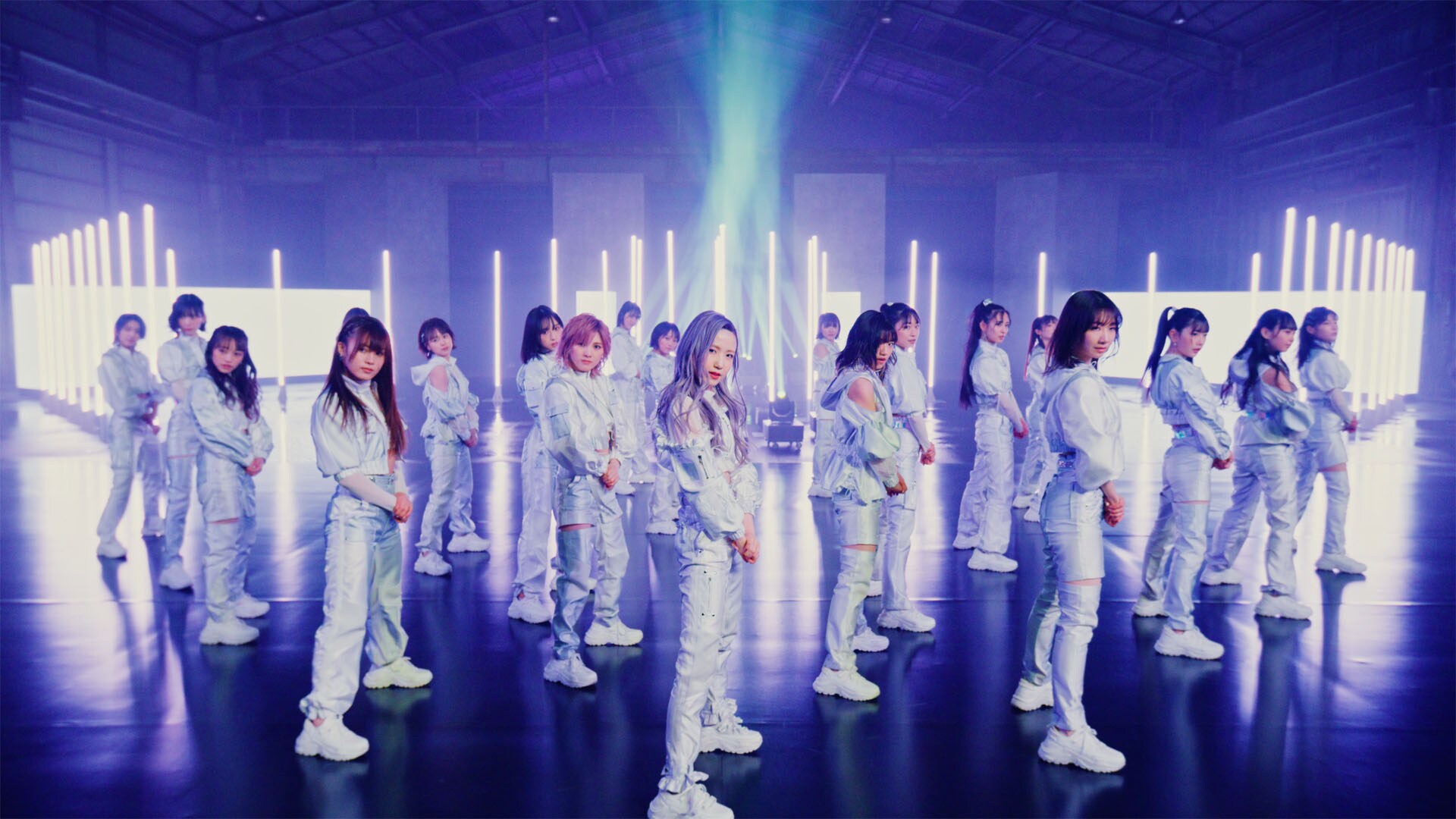 AKB48が光とダンスで魅せる「元カレです」MV、今夜公開（動画あり