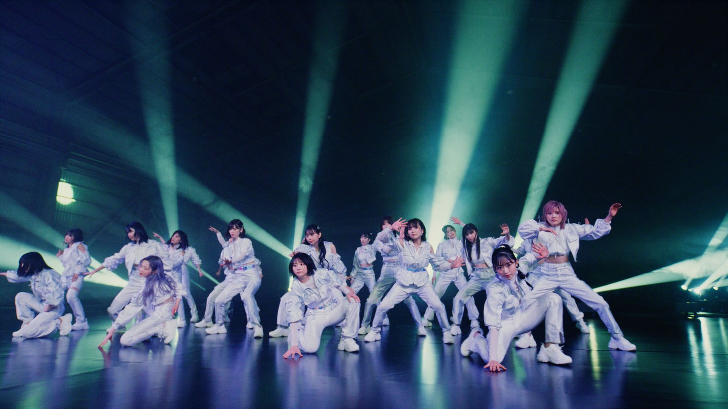 AKB48「元カレです」ミュージックビデオより。(c)AKB48/ キングレコード