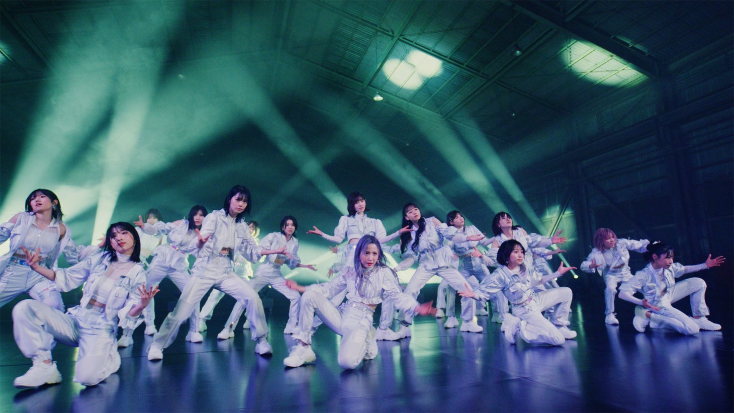 AKB48「元カレです」ミュージックビデオより。(c)AKB48/ キングレコード
