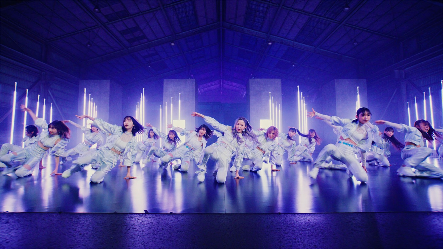AKB48「元カレです」ミュージックビデオより。(c)AKB48/ キングレコード