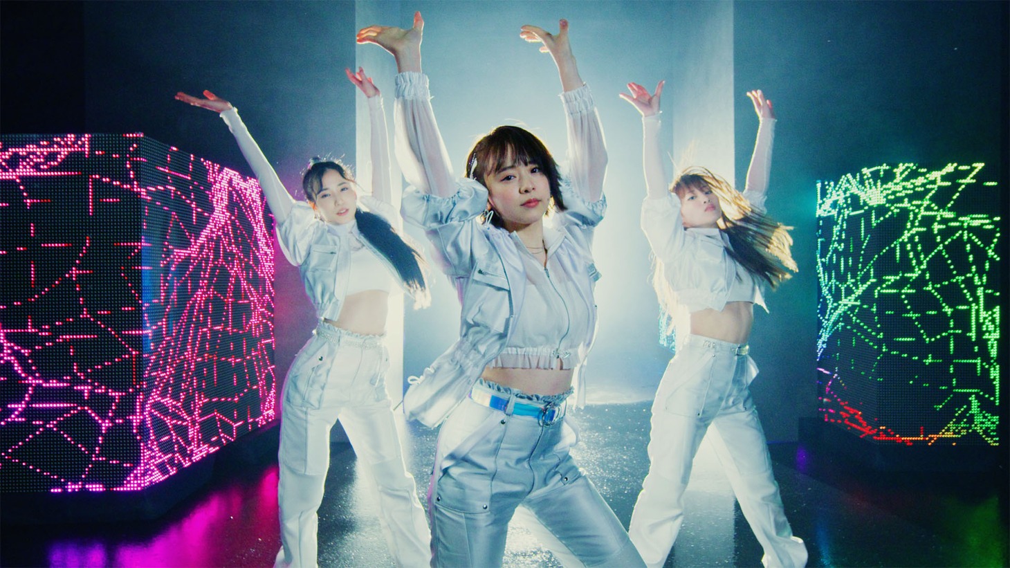 AKB48「元カレです」ミュージックビデオより。(c)AKB48/ キングレコード