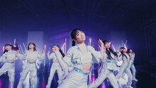 AKB48「元カレです」ミュージックビデオより。(c)AKB48/ キングレコード