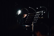 石橋英子（撮影：タイコウクニヨシ）