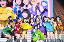 虹のコンキスタドール「Over the RAINBOW～なんたってアイドルなんですっ!!～ in 日本武道館」の様子。
