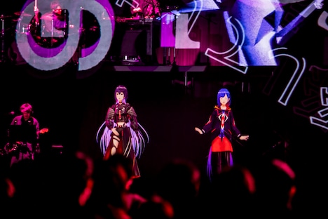 幸祜、理芽による「素的」の様子。