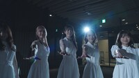 ラストアイドル「僕たちは空を見る」ミュージックビデオより。