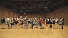ラストアイドル「僕たちは空を見る」ミュージックビデオより。