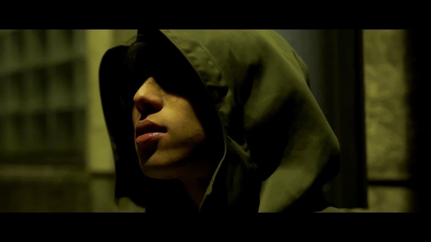 DeNeel「煙」ミュージックビデオより。