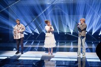 宇野実彩子（AAA）とDa-iCEによるコラボパフォーマンスの様子。(c)日本テレビ