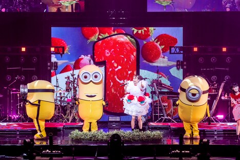 LiSA「LiVE is Smile Always～Eve&Birth～」の様子。（撮影：Viola Kam［V'z Twinkle］）(c) 2021 Universal Studios. All Rights Reserved.