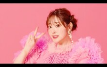 鈴木愛理「ハートはお手上げ」ミュージックビデオのサムネイル。