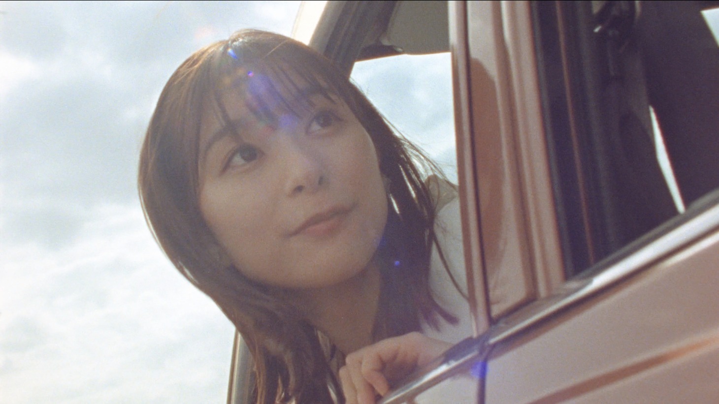 ROPÉ PICNIC Web動画「2022SS『だれ と どこ いく？』」編より。