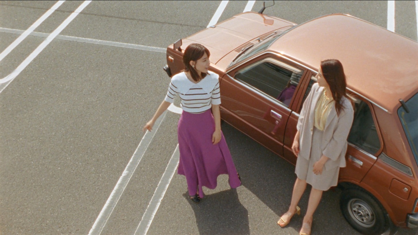 ROPÉ PICNIC Web動画「2022SS『だれ と どこ いく？』」編より。
