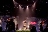 「LiVE is Smile Always～Eve&Birth～」日本武道館公演の様子。（撮影：Viola Kam［V'z Twinkle］）