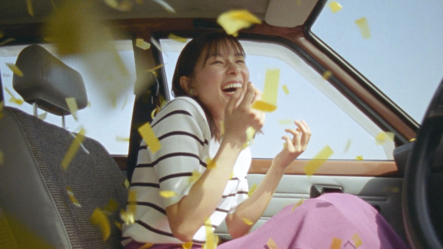 ROPÉ PICNIC Web動画「2022SS『だれ と どこ いく？』」編より。