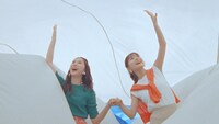 ROPÉ PICNIC Web動画「2022SS『だれ と どこ いく？』」編より。