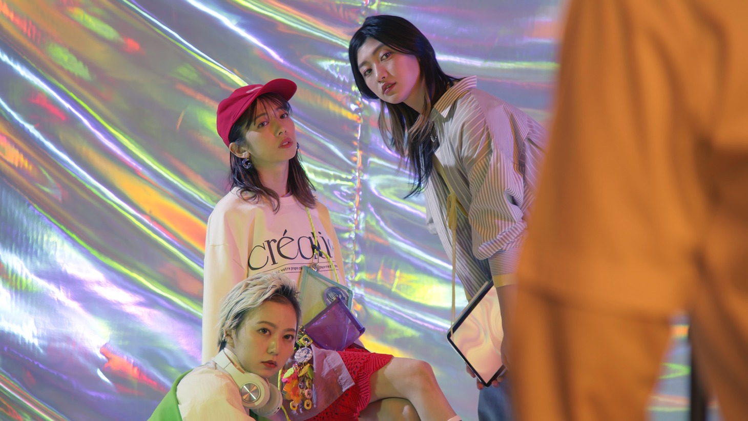 私立恵比寿中学がビジュアルモデルを担当した「adidas Originals RAINBOW PACK」キービジュアル撮影メイキング映像。