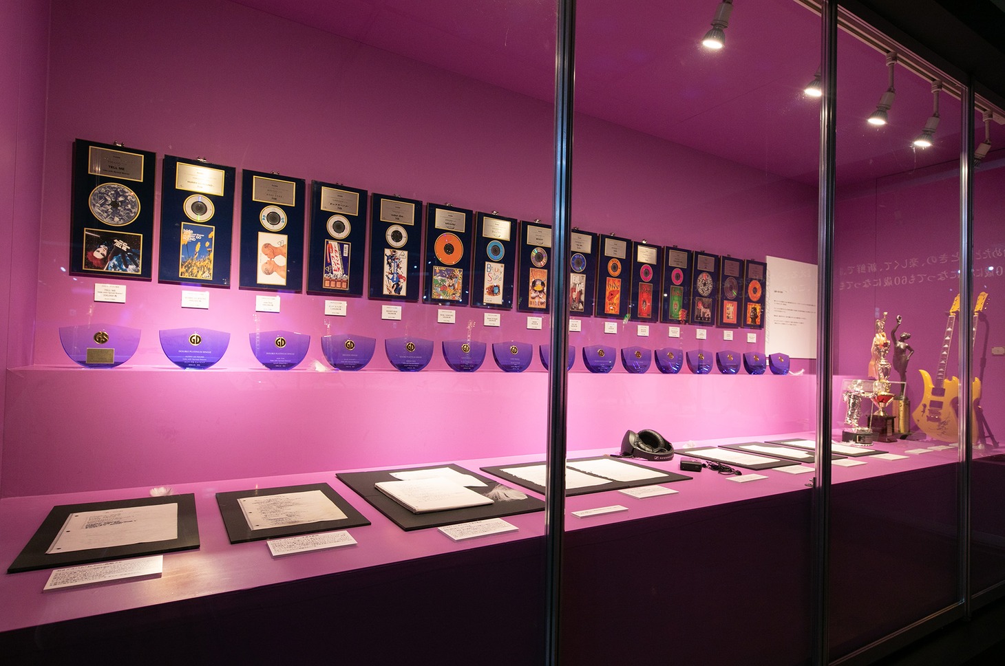 「hide The 23rd Memorial 特別企画展 PSYCHOVISION hide MUSEUM Since 2000」名古屋会場の展示物。