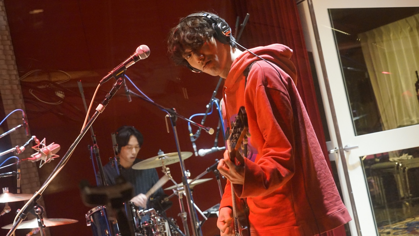 THIS IS JAPAN「KARAGARA feat. セントチヒロ・チッチ（BiSH）」レコーディング時の写真。