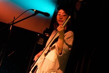 森本夏子（B / bonobos）（Photo by Isamu Honma）