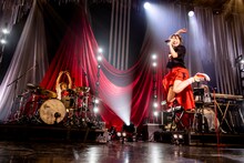 斉藤朱夏「朱演2022 LIVE HOUSE TOUR『はじまりのサイン』」東京・チームスマイル・豊洲PIT公演の様子。（撮影：Viola Kam［V'z Twinkle］）