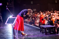斉藤朱夏「朱演2022 LIVE HOUSE TOUR『はじまりのサイン』」東京・チームスマイル・豊洲PIT公演の様子。（撮影：Viola Kam［V'z Twinkle］）