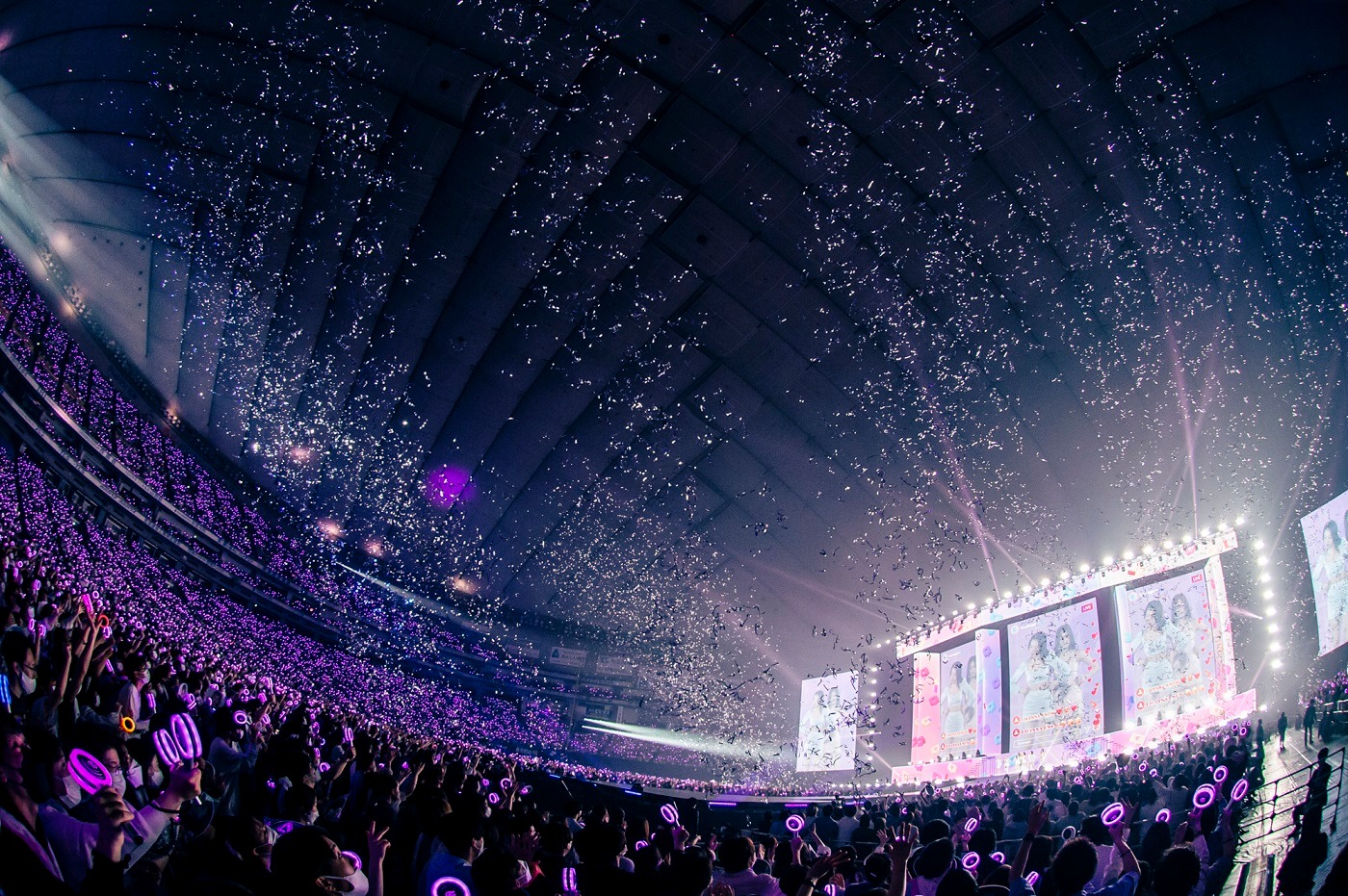 「TWICE 4TH WORLD TOUR 'III' IN JAPAN」東京ドーム公演の様子。（撮影：田中聖太郎）