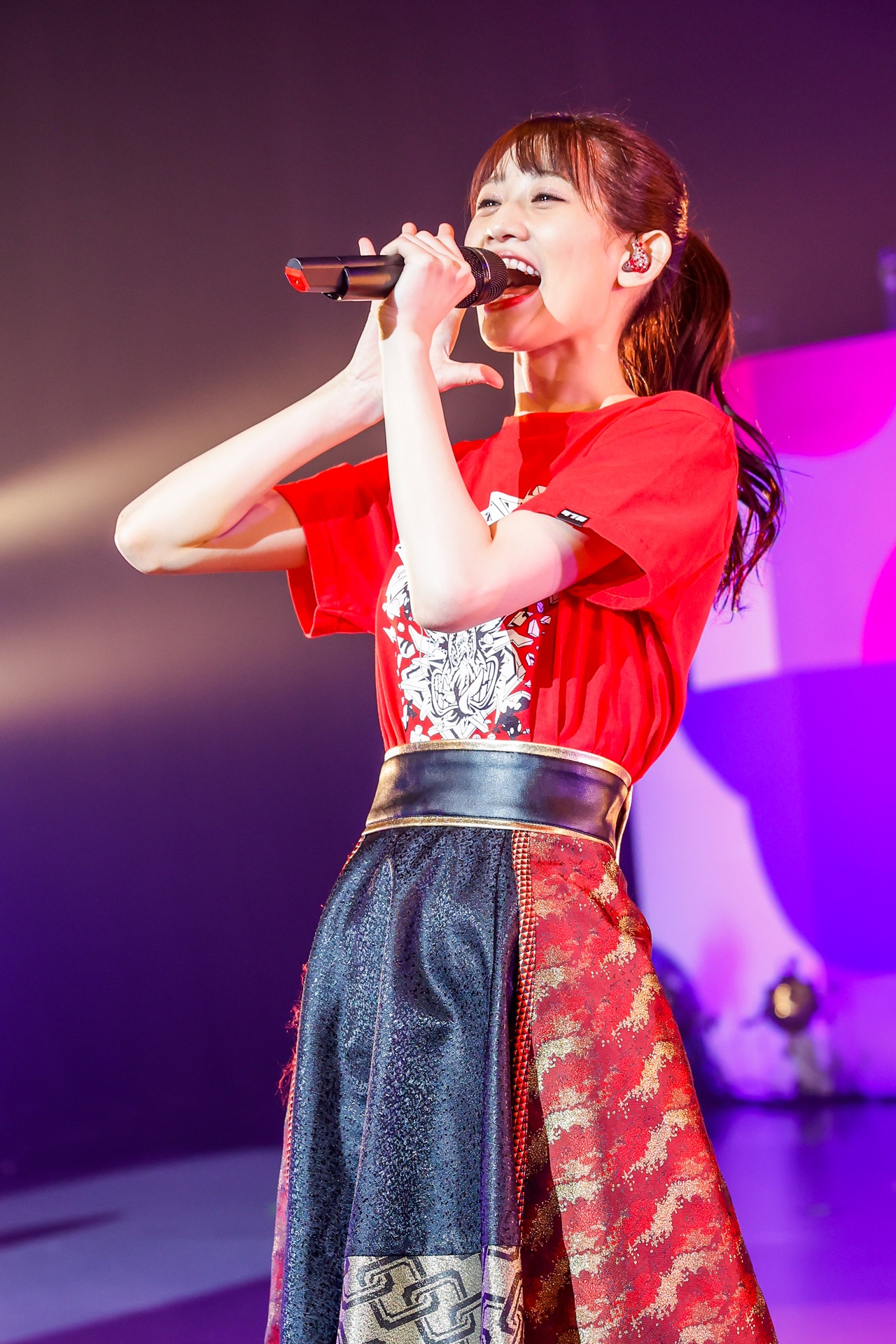 秋本帆華