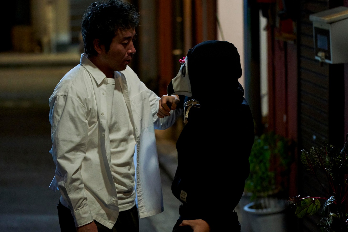 映画「神は見返りを求める」場面写真。 (c)2022「神は見返りを求める」製作委員会