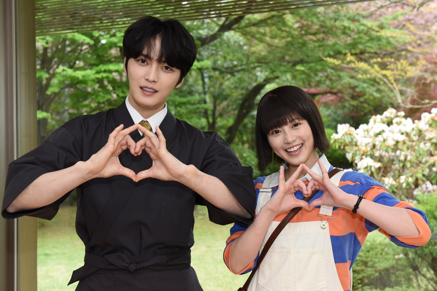 左からジェジュン、今田美桜。(c)日本テレビ