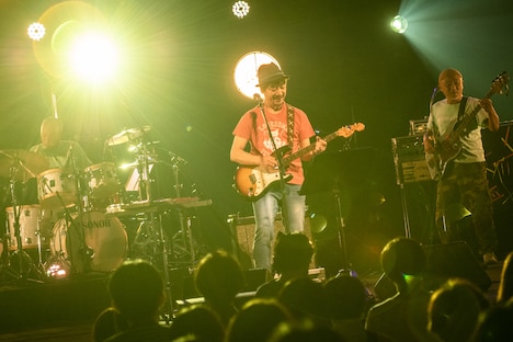 「ライブナタリー “山崎まさよし × TRICERATOPS”」の様子。（撮影：星野耕作）