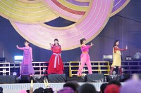 「ももクロ 春の一大事2022 ～笑顔のチカラ つなげるオモイ in 楢葉・広野・浪江 三町合同大会～」の様子。（撮影：上飯坂一）