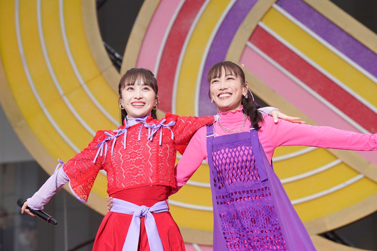 左から百田夏菜子、高城れに。（撮影：上飯坂一）