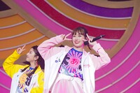 佐々木彩夏（手前）（撮影：上飯坂一）