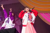 左から高城れに、百田夏菜子。（撮影：上飯坂一）